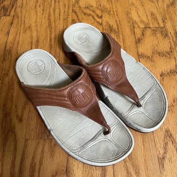FitFlop Brown Flip Flops Size 8 - Picture 1 of 10